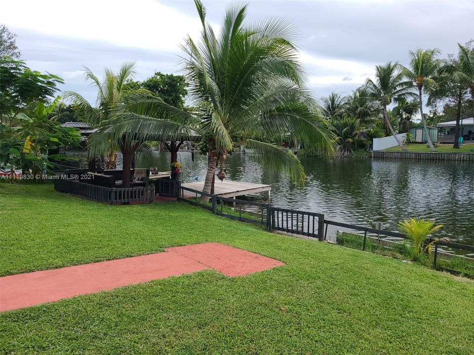 Recently Sold: $480,000 (3 beds, 2 baths, 1922 Square Feet)