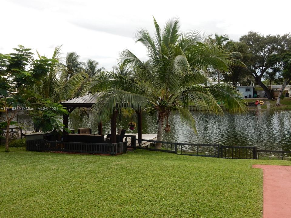 Recently Sold: $480,000 (3 beds, 2 baths, 1922 Square Feet)