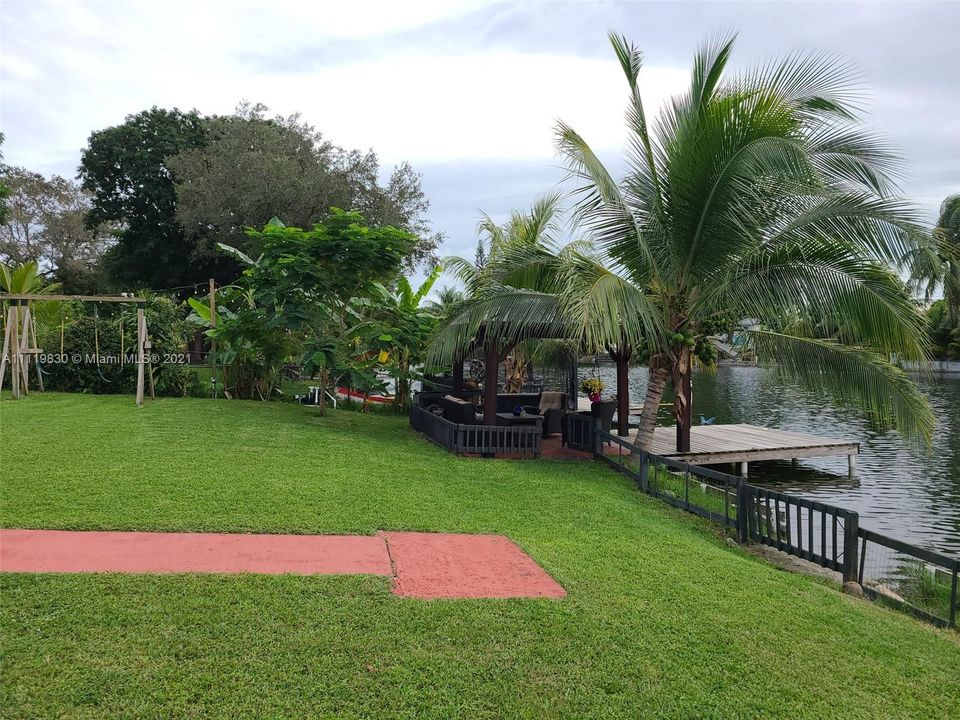 Recently Sold: $480,000 (3 beds, 2 baths, 1922 Square Feet)