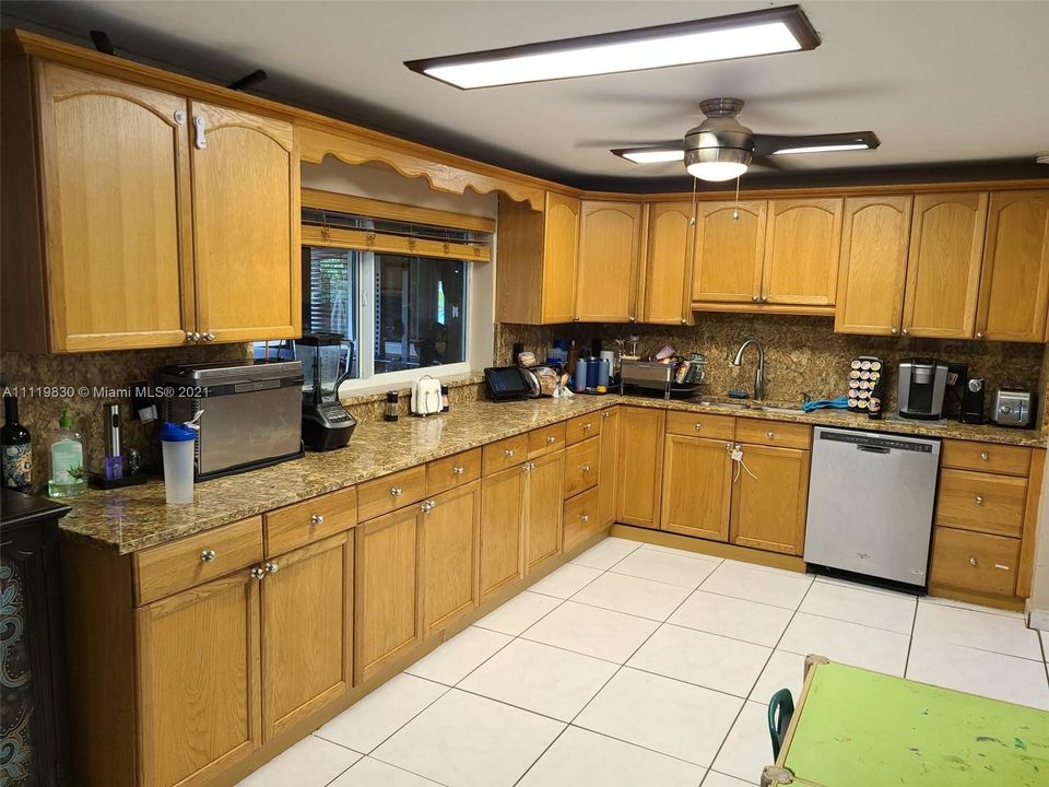 Recently Sold: $480,000 (3 beds, 2 baths, 1922 Square Feet)