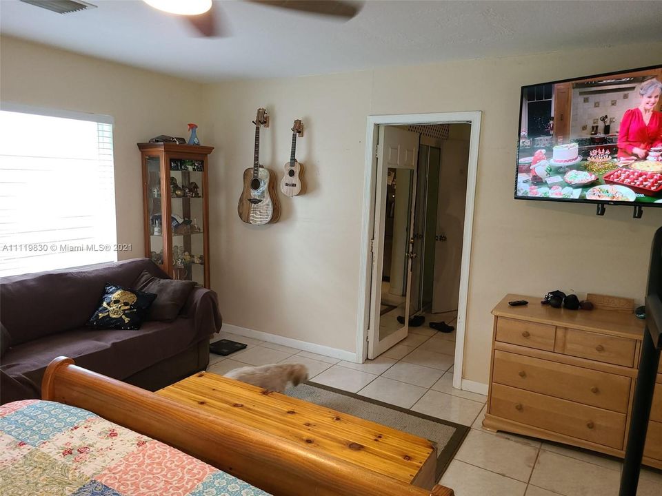 Recently Sold: $480,000 (3 beds, 2 baths, 1922 Square Feet)