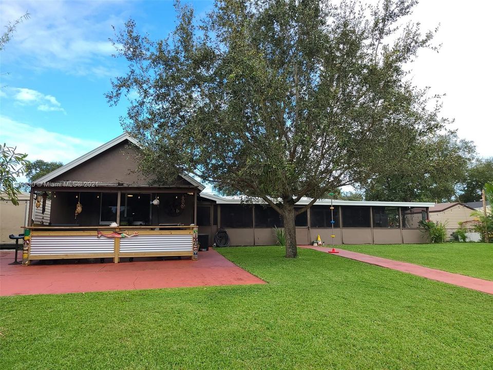 Recently Sold: $480,000 (3 beds, 2 baths, 1922 Square Feet)