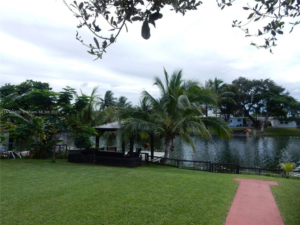 Recently Sold: $480,000 (3 beds, 2 baths, 1922 Square Feet)