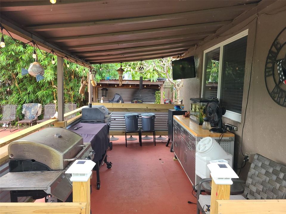 Recently Sold: $480,000 (3 beds, 2 baths, 1922 Square Feet)