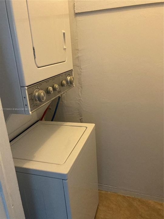 Recently Rented: $2,600 (2 beds, 2 baths, 1600 Square Feet)