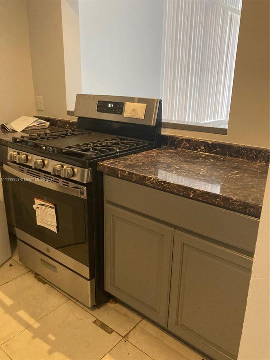 Recently Rented: $2,600 (2 beds, 2 baths, 1600 Square Feet)