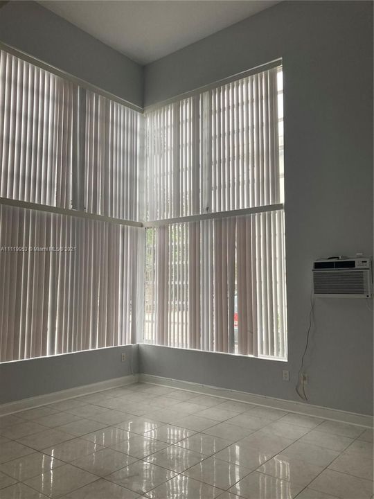 Recently Rented: $2,600 (2 beds, 2 baths, 1600 Square Feet)