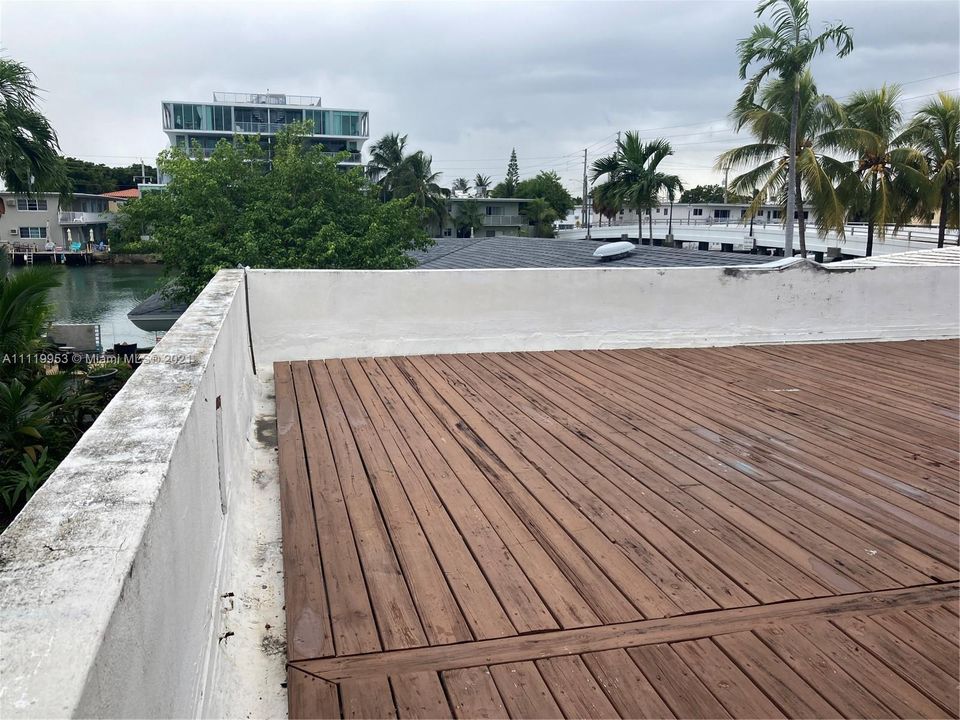 Recently Rented: $2,600 (2 beds, 2 baths, 1600 Square Feet)