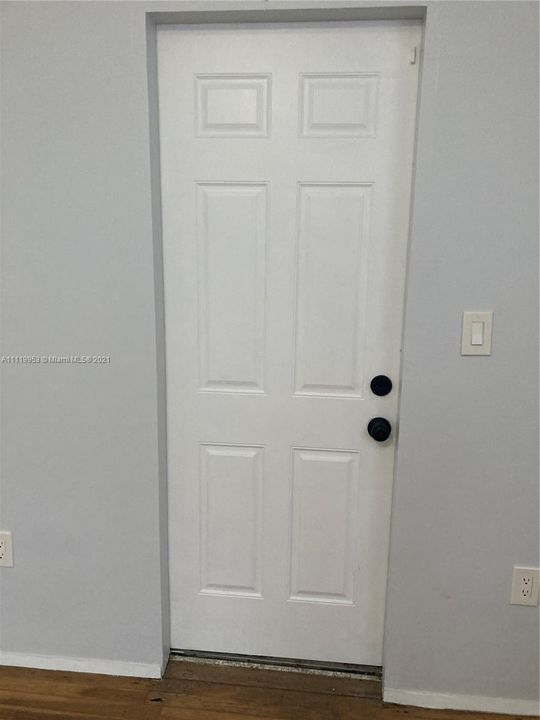 Recently Rented: $2,600 (2 beds, 2 baths, 1600 Square Feet)