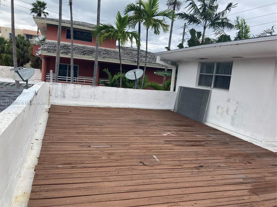 Recently Rented: $2,600 (2 beds, 2 baths, 1600 Square Feet)