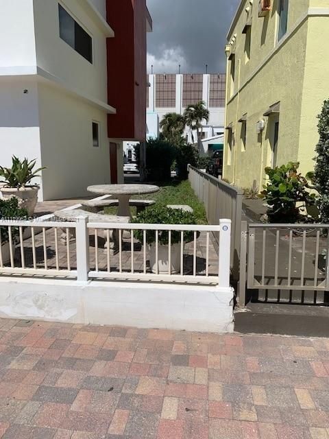 Recently Sold: $5,500,000 (3 beds, 2 baths, 3140 Square Feet)