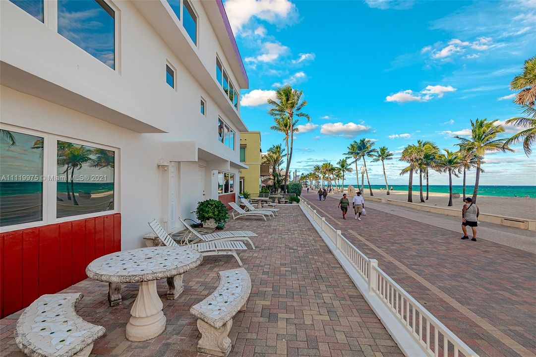 Recently Sold: $5,500,000 (2 beds, 2 baths, 2550 Square Feet)