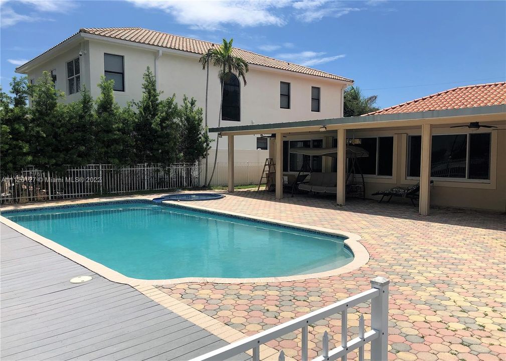 Recently Sold: $1,850,000 (3 beds, 3 baths, 2901 Square Feet)