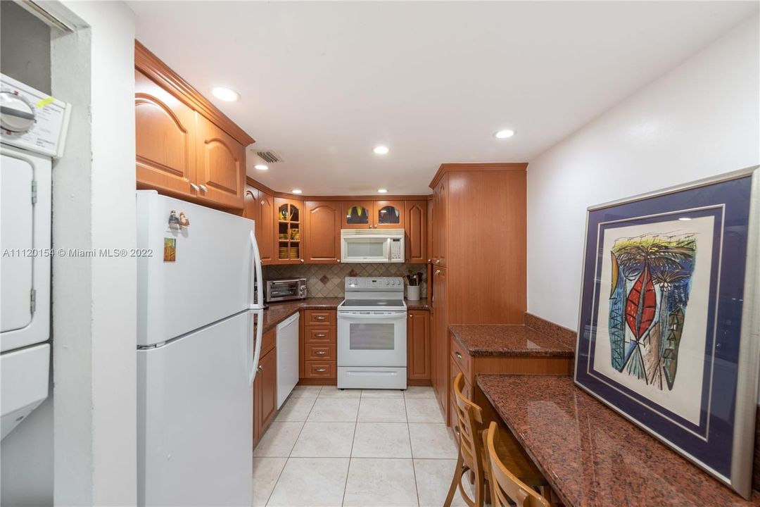 Recently Sold: $695,000 (2 beds, 2 baths, 1423 Square Feet)