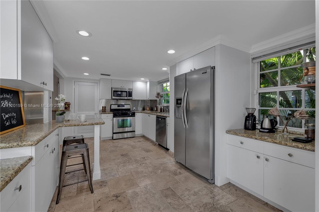 Recently Sold: $1,100,000 (3 beds, 2 baths, 1719 Square Feet)