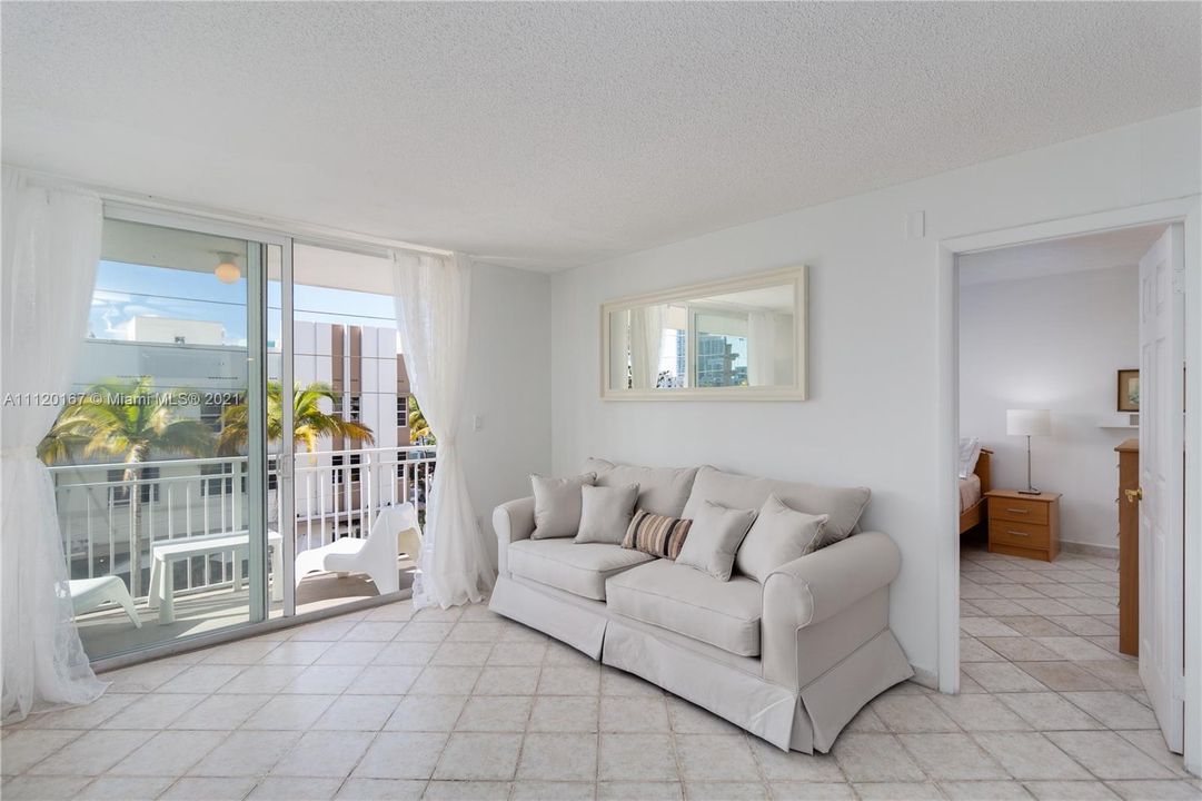 Recently Sold: $399,000 (1 beds, 1 baths, 659 Square Feet)