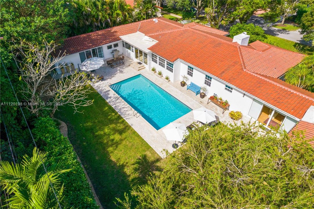 Recently Sold: $2,996,000 (4 beds, 5 baths, 3554 Square Feet)