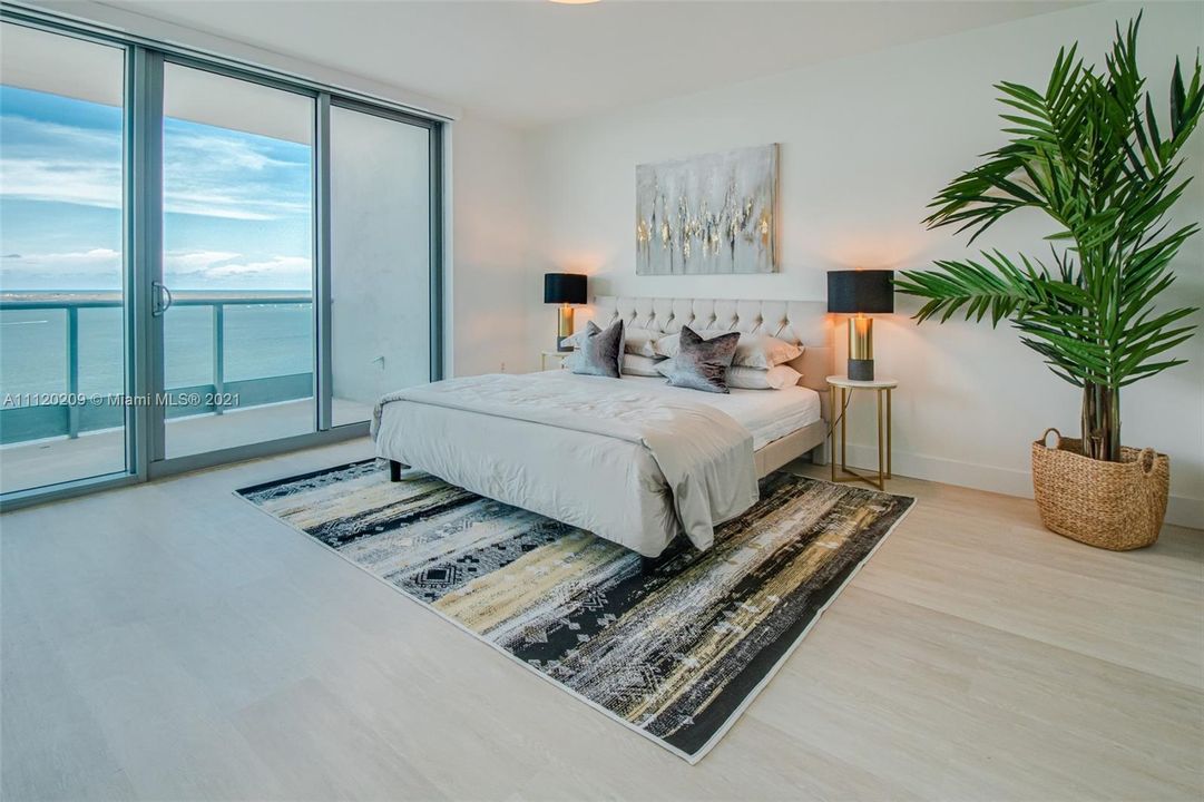 Recently Sold: $1,350,000 (2 beds, 3 baths, 1730 Square Feet)