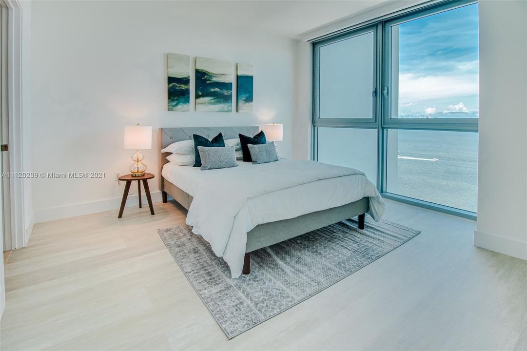 Recently Sold: $1,350,000 (2 beds, 3 baths, 1730 Square Feet)