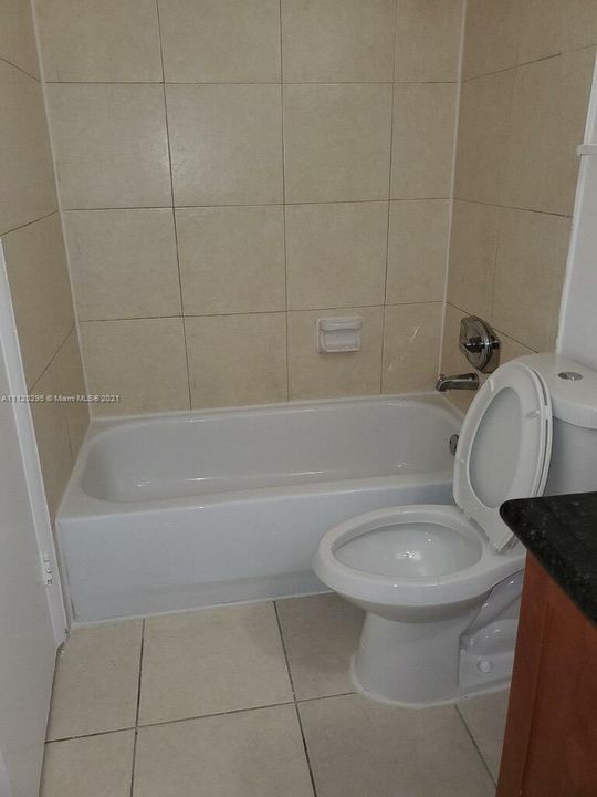最近租的: $1,350 (1 贝兹, 1 浴室, 846 平方英尺)