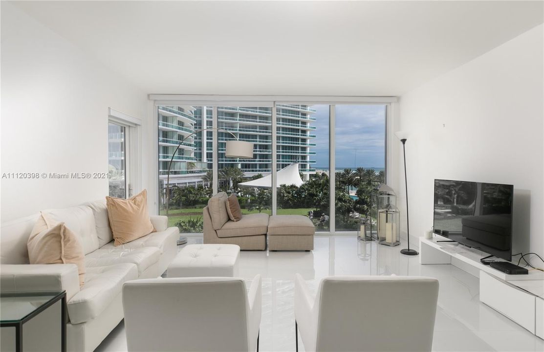 Recently Sold: $700,000 (1 beds, 1 baths, 896 Square Feet)