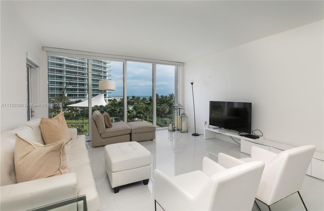 Recently Sold: $700,000 (1 beds, 1 baths, 896 Square Feet)