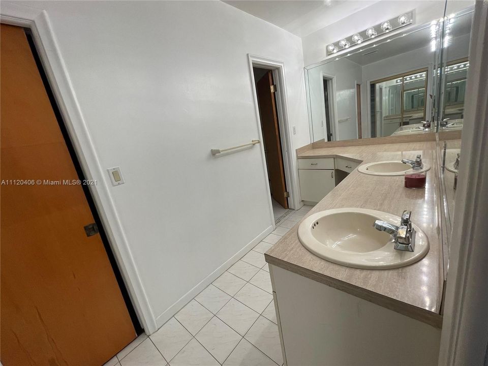 最近租的: $4,000 (3 贝兹, 2 浴室, 2480 平方英尺)