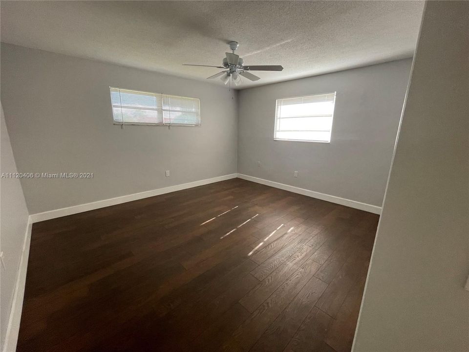 Recently Rented: $4,000 (3 beds, 2 baths, 2480 Square Feet)