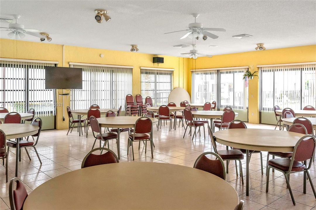 Clubhouse entertaining area photo 2