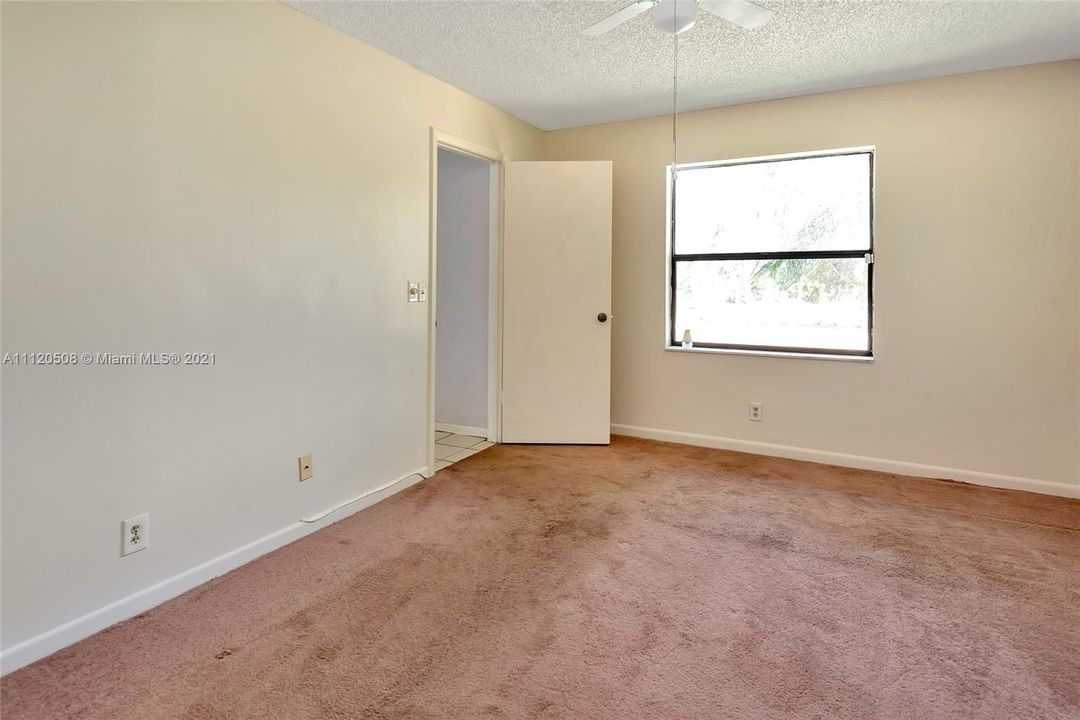 Master Bedroom 1st Photo