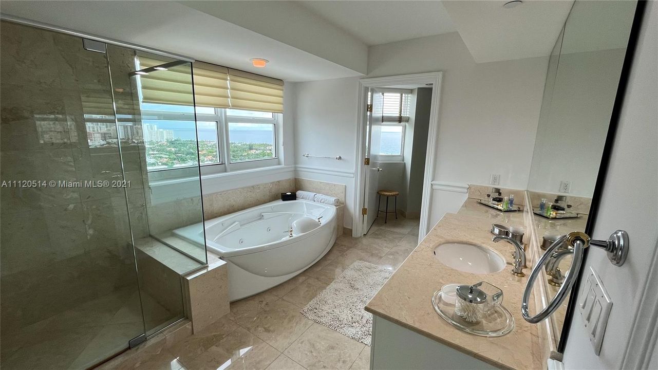 Recently Sold: $2,000,000 (4 beds, 5 baths, 3575 Square Feet)
