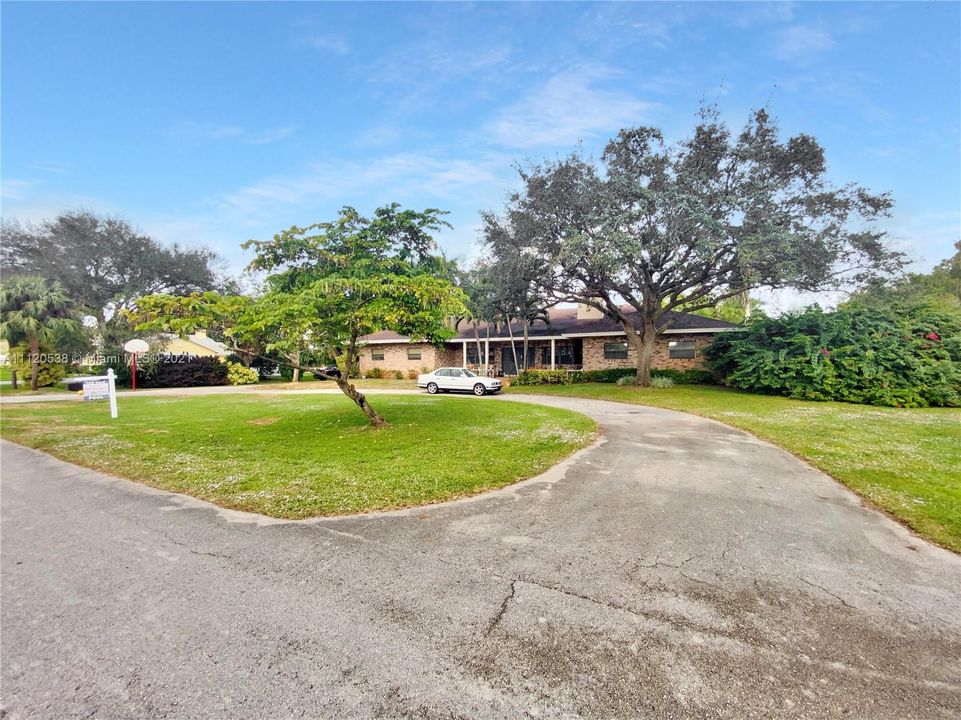 Recently Sold: $950,000 (4 beds, 3 baths, 2644 Square Feet)