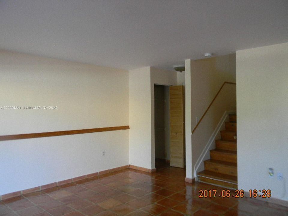 Recently Rented: $1,950 (2 beds, 2 baths, 1000 Square Feet)