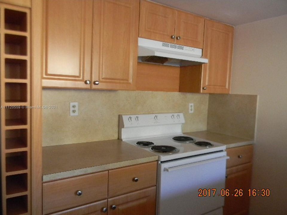 Recently Rented: $1,950 (2 beds, 2 baths, 1000 Square Feet)