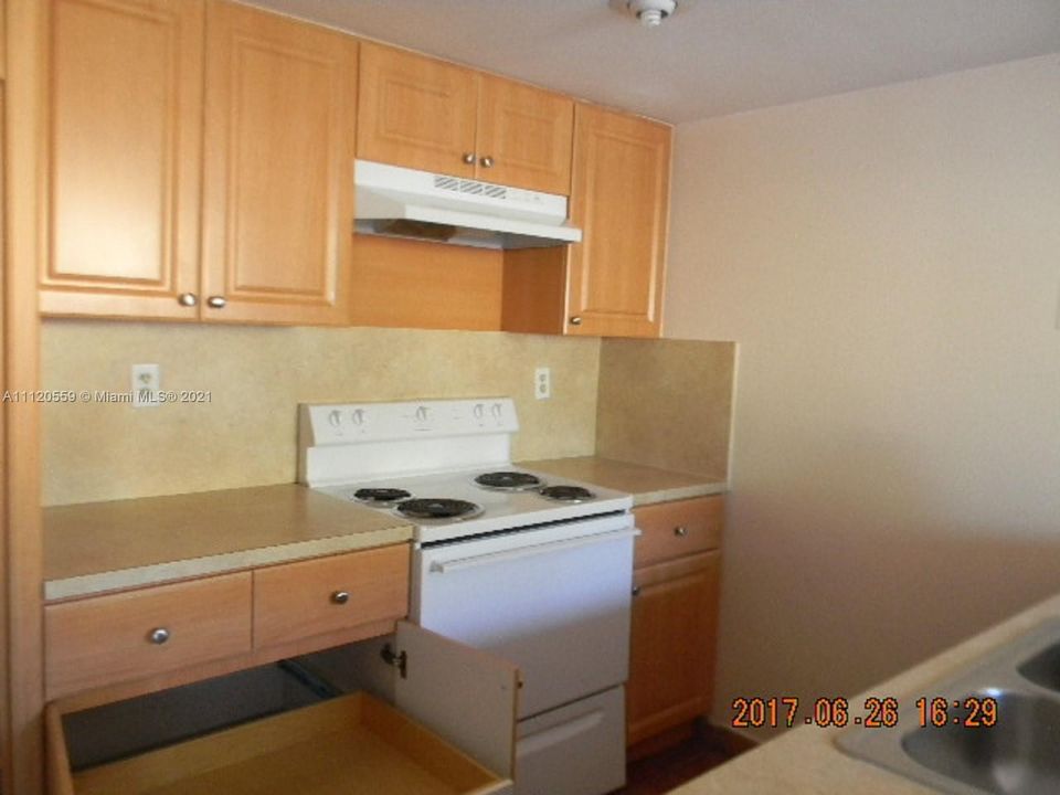 Recently Rented: $1,950 (2 beds, 2 baths, 1000 Square Feet)