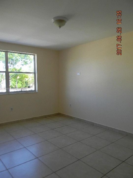 Recently Rented: $1,950 (2 beds, 2 baths, 1000 Square Feet)
