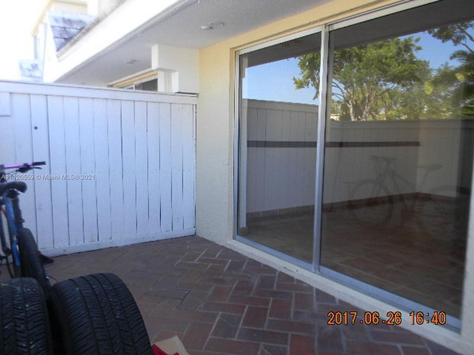 Recently Rented: $1,950 (2 beds, 2 baths, 1000 Square Feet)