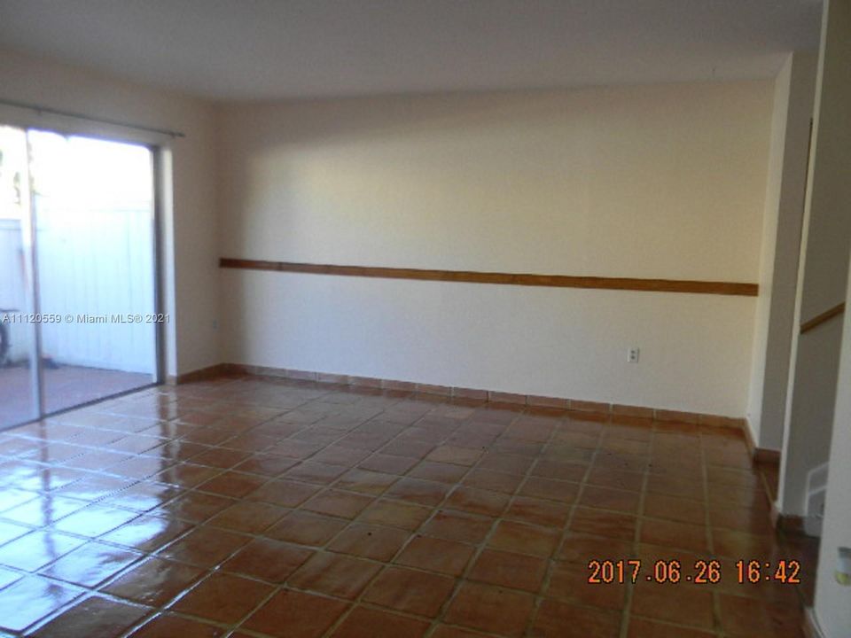 Recently Rented: $1,950 (2 beds, 2 baths, 1000 Square Feet)