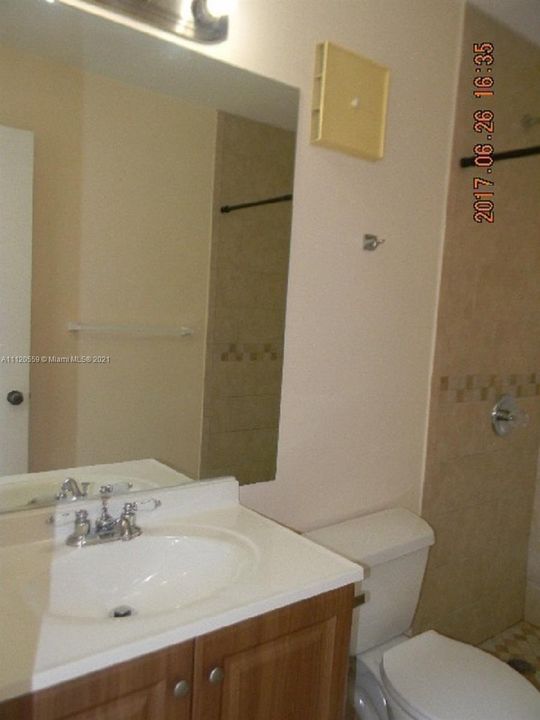 Recently Rented: $1,950 (2 beds, 2 baths, 1000 Square Feet)