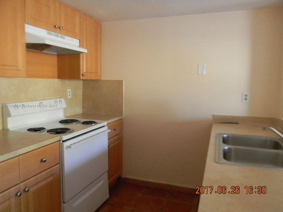 Recently Rented: $1,950 (2 beds, 2 baths, 1000 Square Feet)