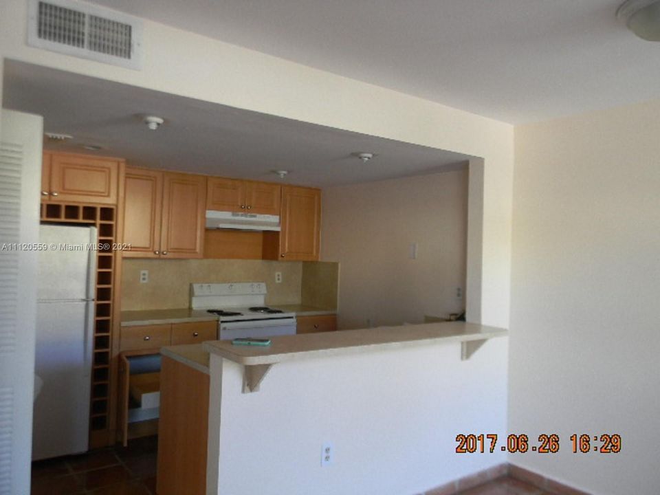 Recently Rented: $1,950 (2 beds, 2 baths, 1000 Square Feet)