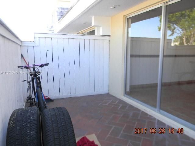 Recently Rented: $1,950 (2 beds, 2 baths, 1000 Square Feet)