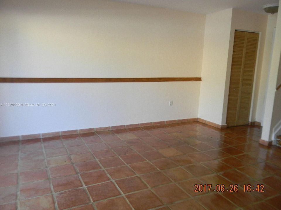 Recently Rented: $1,950 (2 beds, 2 baths, 1000 Square Feet)