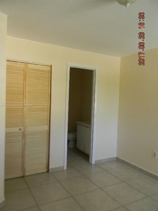 Recently Rented: $1,950 (2 beds, 2 baths, 1000 Square Feet)