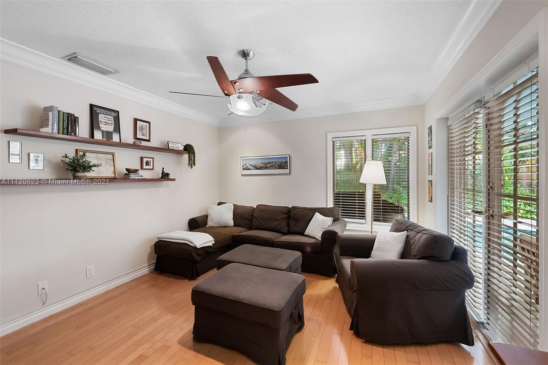 Recently Rented: $5,600 (3 beds, 3 baths, 1894 Square Feet)