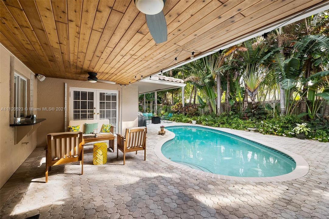 Recently Rented: $5,600 (3 beds, 3 baths, 1894 Square Feet)