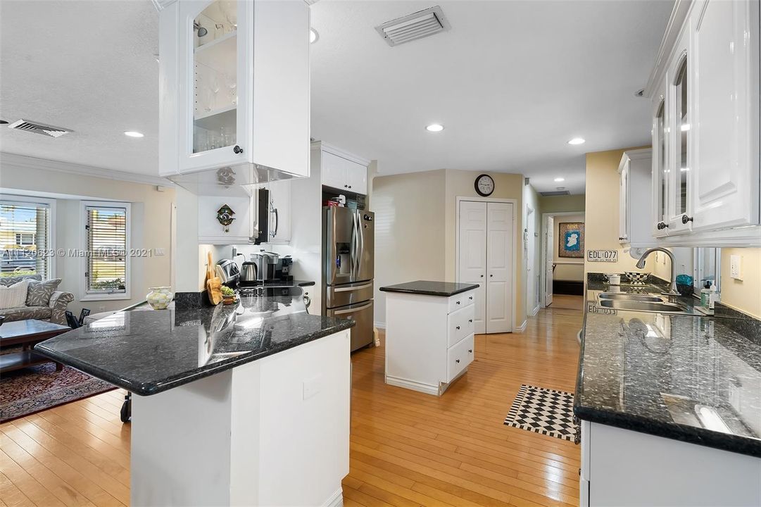 Recently Rented: $5,600 (3 beds, 3 baths, 1894 Square Feet)