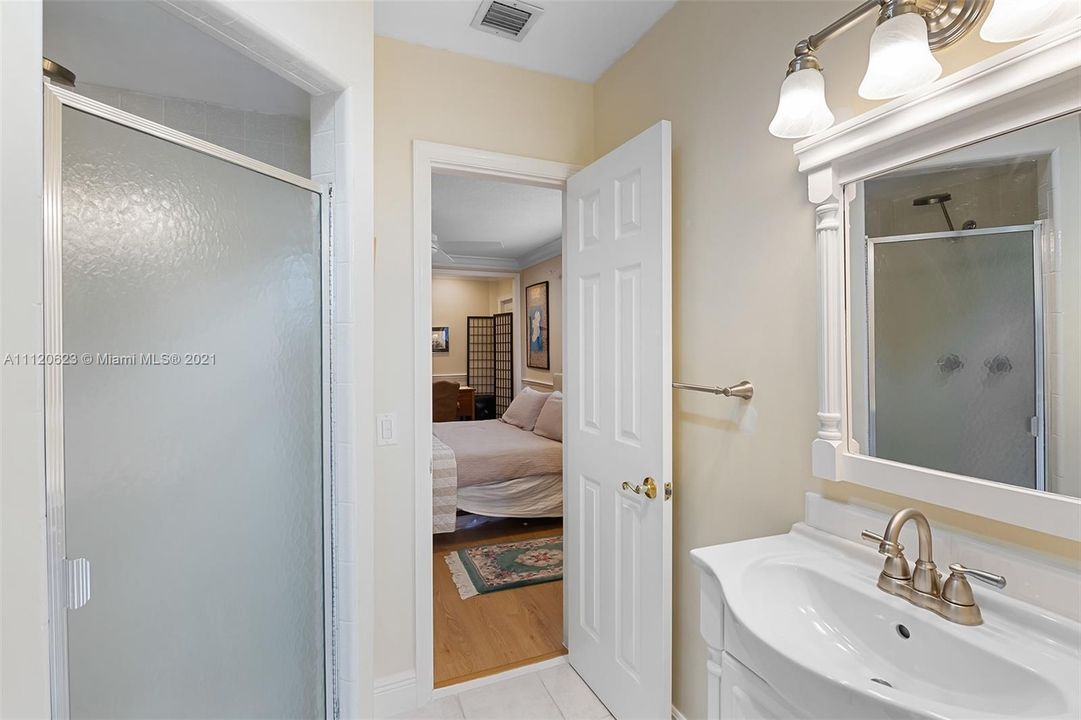 Recently Rented: $5,600 (3 beds, 3 baths, 1894 Square Feet)