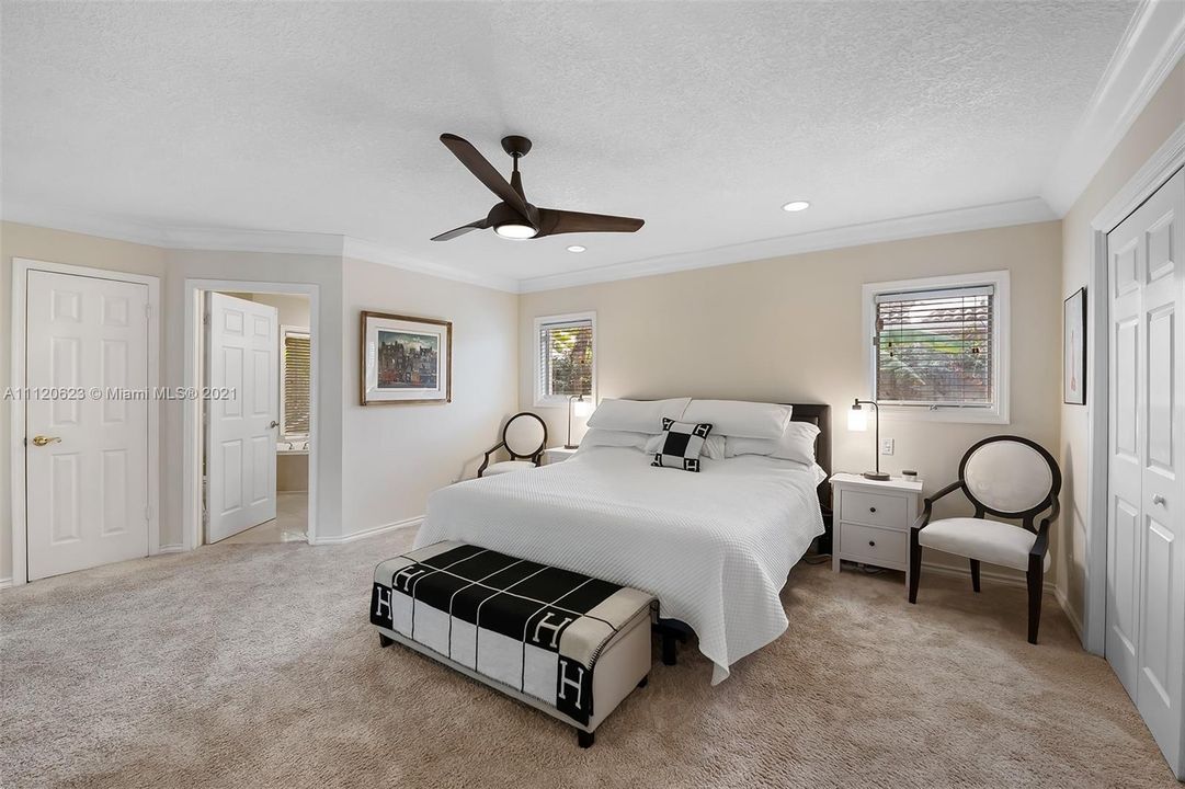 Recently Rented: $5,600 (3 beds, 3 baths, 1894 Square Feet)