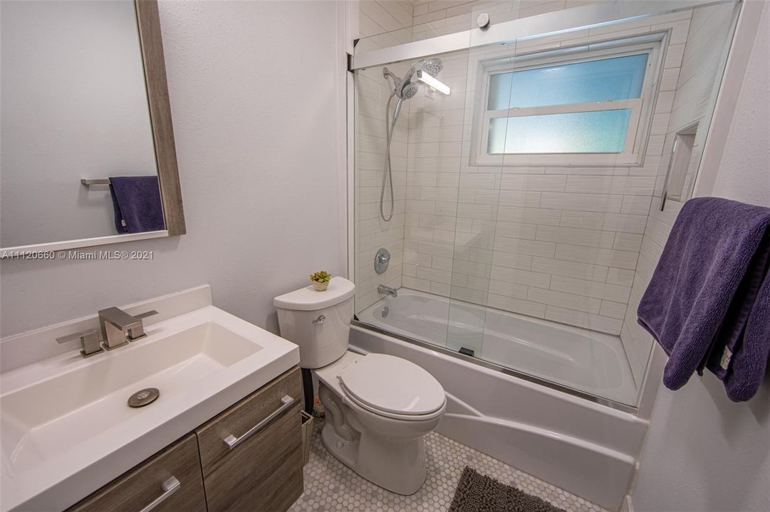 Недавно арендовано: $5,000 (3 спален, 3 ванн, 1990 Квадратных фут)